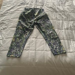 Lululemon crops